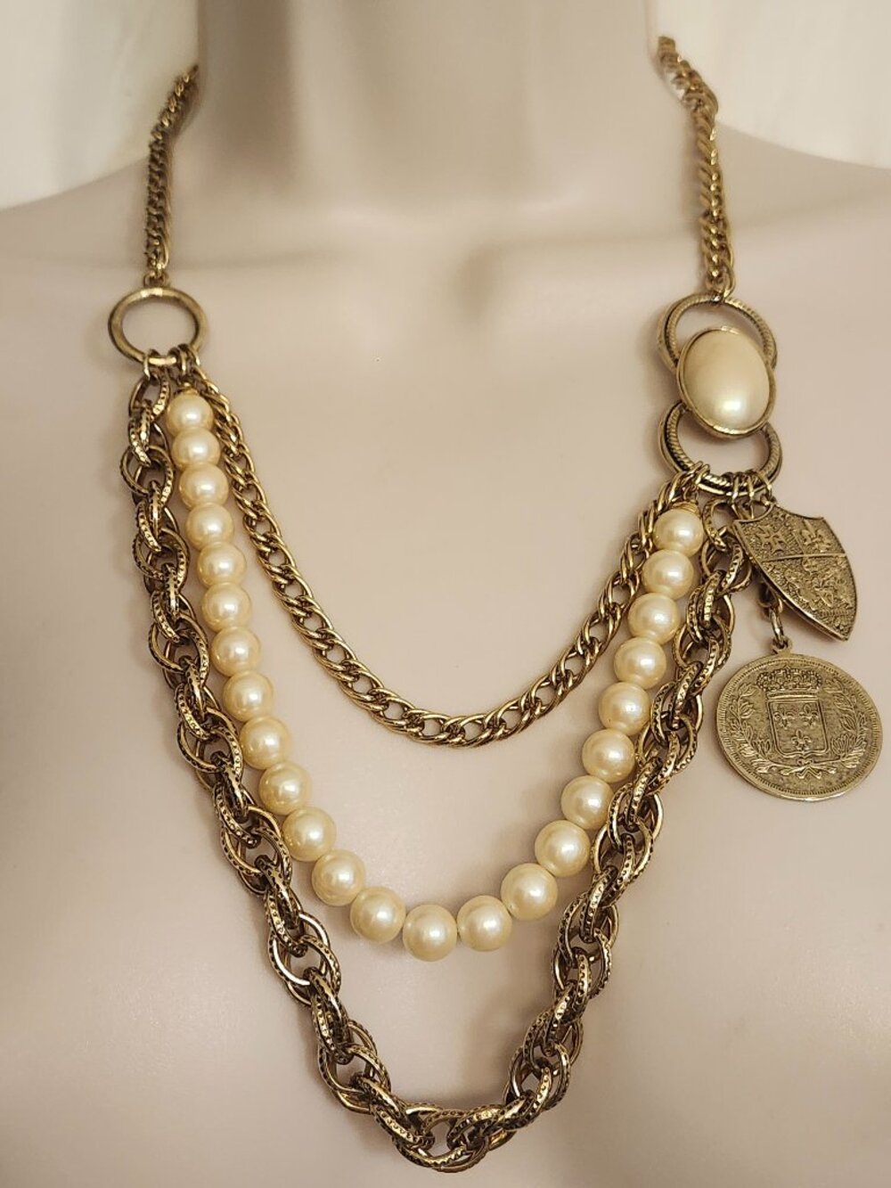 Republique  Francaise  France  Charms Pearls & Gold Plated Chains Necklace 21.5"
